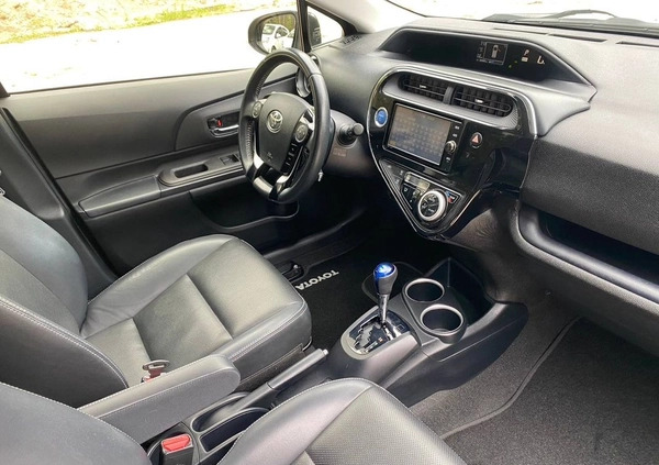 Toyota Prius cena 52999 przebieg: 69000, rok produkcji 2019 z Warszawa małe 562